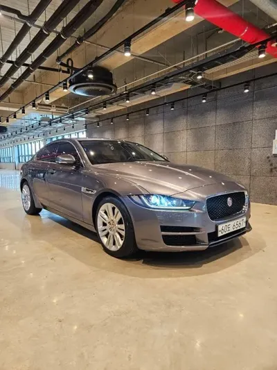 Jaguar XE 2016, 120000 км, за 4625.04 USD
