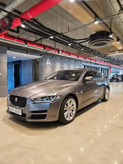 Jaguar XE 2016, 120000 км, за 4625.04 USD