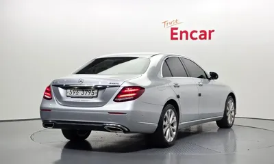 Mercedes-Benz E-Class 2018, 137625 км, за 12800.32 USD