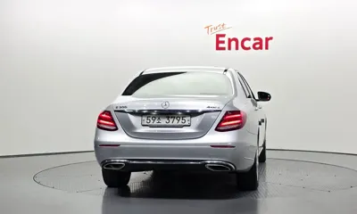 Mercedes-Benz E-Class 2018, 137625 км, за 12800.32 USD
