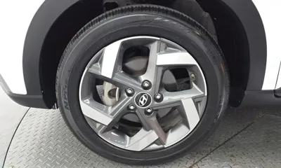 Hyundai Venue 2023, 26230 км, за 15798.53 USD