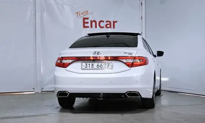 Hyundai Grandeur 2015, 127399 км, за 5842.2 USD