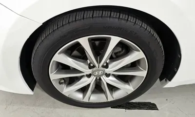 Hyundai Grandeur 2015, 127399 км, за 5842.2 USD