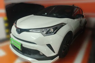Toyota C-HR · 2018 год