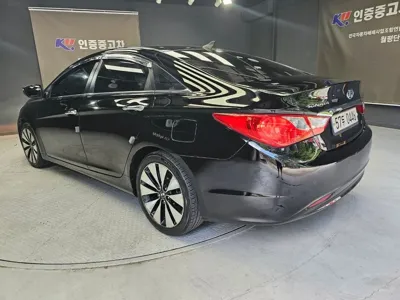 Hyundai Sonata 2014, 212966 км, за 2290.93 USD