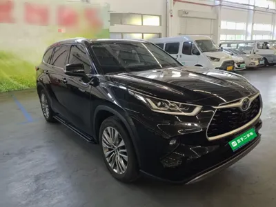 Toyota Highlander 2023, 25200 км, за 32753 USD