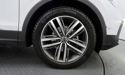 Volkswagen Tiguan 2023, 72036 км, за 25821.17 USD