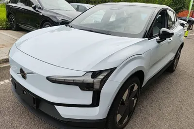 Volvo EX30 · 2025 год