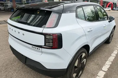 Volvo EX30 2025, 400 км, за 21759 USD - фото 6