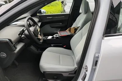 Volvo EX30 2025, 400 км, за 21759 USD - фото 17