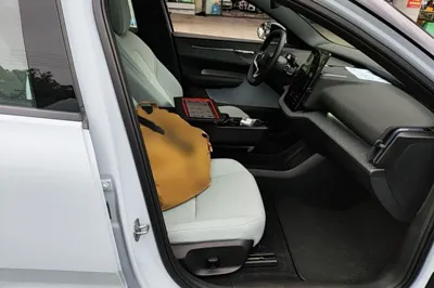 Volvo EX30 2025, 400 км, за 21759 USD - фото 19