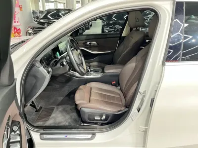 BMW 3 Series 2021, 131000 км, за 18953.09 USD