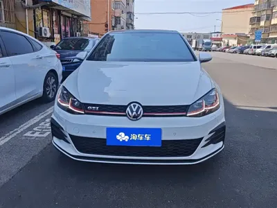 Volkswagen Golf GTI 2018, 59000 км, за 14563.17 USD