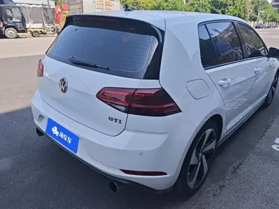 Volkswagen Golf GTI 2018, 59000 км, за 14563.17 USD