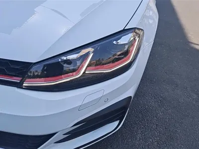 Volkswagen Golf GTI 2018, 59000 км, за 14563.17 USD