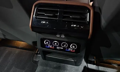 BMW 5-Series 2025, 16180 км, за 56517.76 USD - фото 33