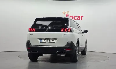 Peugeot 5008 2022, 50941 км, за 21824.12 USD
