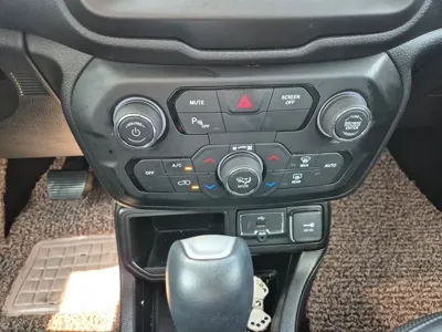 Jeep Renegade 2020, 97369 км, за 9381.11 USD - фото 9