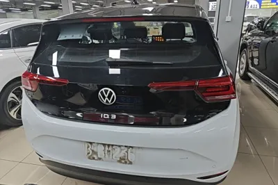 Volkswagen ID.3 2023, 34000 км, за 13768 USD