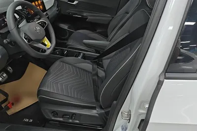 Volkswagen ID.3 2023, 34000 км, за 13768 USD - фото 17