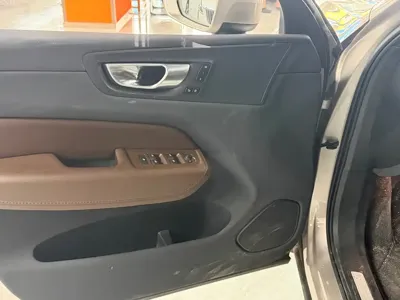 Volvo XC60 2024, 21000 км, за 23322.09 USD