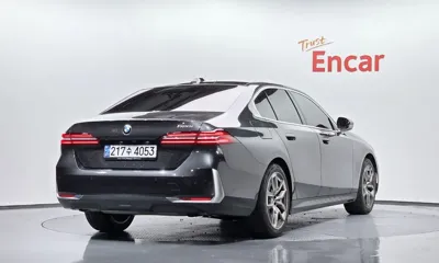 BMW 5-Series 2024, 36684 км, за 33044.71 USD