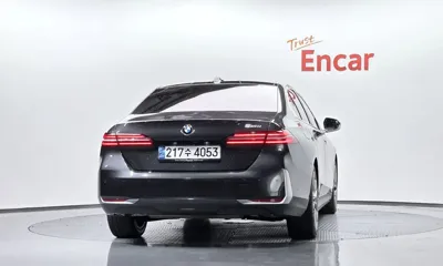 BMW 5-Series 2024, 36684 км, за 33044.71 USD