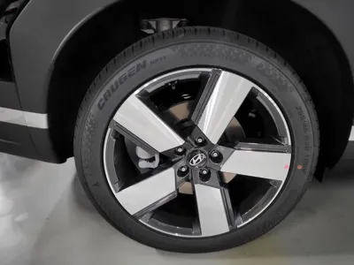 Hyundai Santafe 2025, 2030 км, за 16460.84 USD