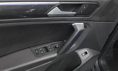 Volkswagen Tiguan 2021, 53109 км, за 19144.36 USD - фото 24