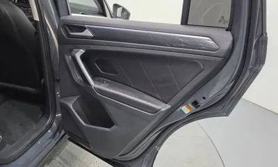 Volkswagen Tiguan 2021, 53109 км, за 19144.36 USD - фото 25