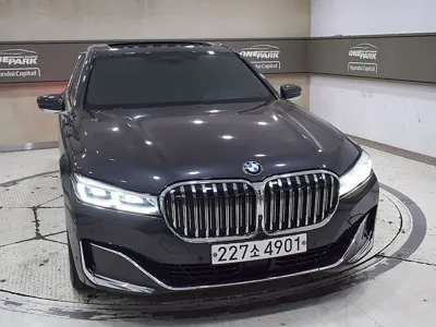 BMW 7-Series · 2020 год