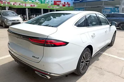 Geely Auto Emgrand 2026, 100 км, за 13236 USD - фото 6