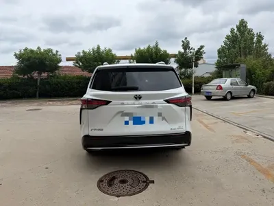 Toyota Sienna 2025, 40000 км, за 36388.18 USD