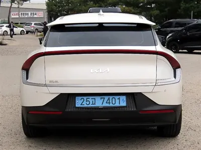 Kia EV6 2022, 117000 км, за 15426.02 USD