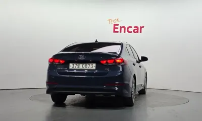Hyundai Avante 2016, 125858 км, за 4266.77 USD