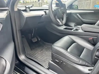 Tesla Model Y 2023, 80000 км, за 16649.71 USD - фото 8