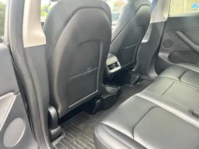 Tesla Model Y 2023, 80000 км, за 16649.71 USD - фото 9