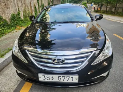 Hyundai Sonata 2014, 163219 км, за 2636.27 USD