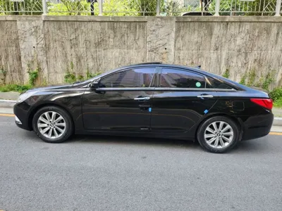 Hyundai Sonata 2014, 163219 км, за 2636.27 USD