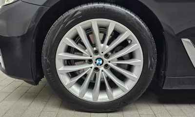 BMW 5-Series 2023, 43018 км, за 26191.41 USD