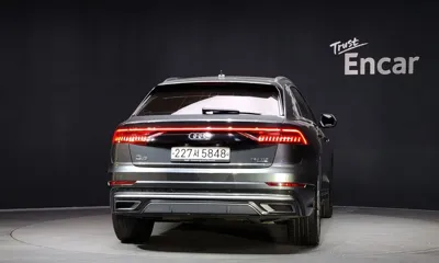Audi Q8 2020, 130600 км, за 35612.81 USD