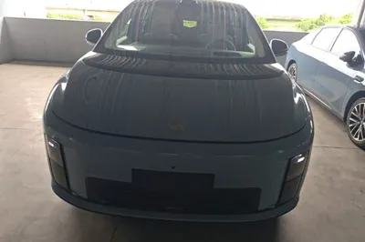 Li Auto Li Auto i8 2025, 8500 км, за 45937 USD