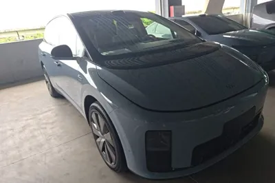 Li Auto Li Auto i8 2025, 8500 км, за 45937 USD