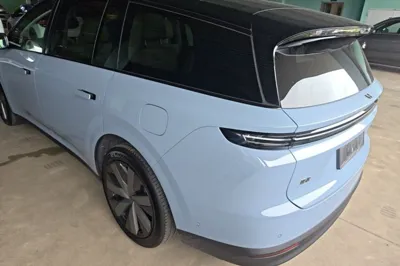 Li Auto Li Auto i8 2025, 8500 км, за 45937 USD