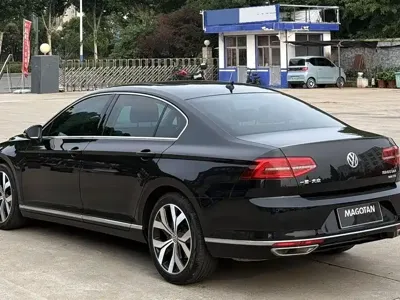 Volkswagen Magotan 2018, 110800 км, за 11594.83 USD