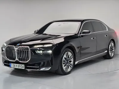 BMW 7-Series · 2023 год
