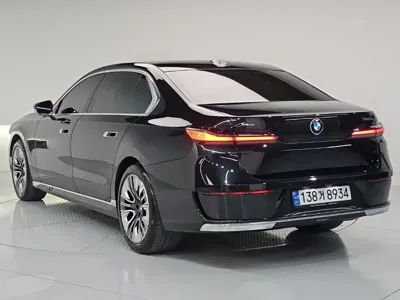 BMW 7-Series 2023, 24259 км, за 64161.71 USD