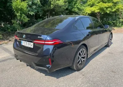 BMW 5-Series 2024, 90330 км, за 5790.59 USD