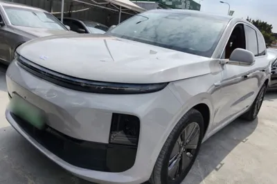 Li Auto L6 · 2024 год