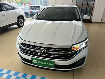 Volkswagen Sagitar 2023, 49800 км, за 12111.56 USD